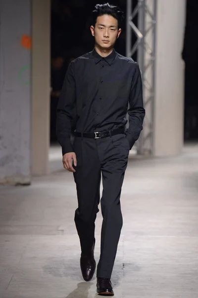 Look 32